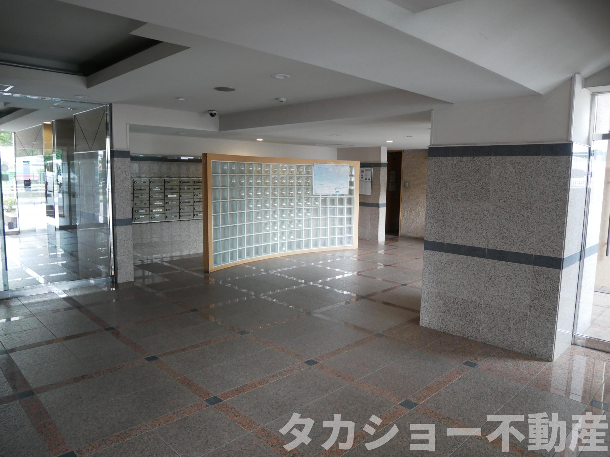ペルル西千葉壱番館のエントランス