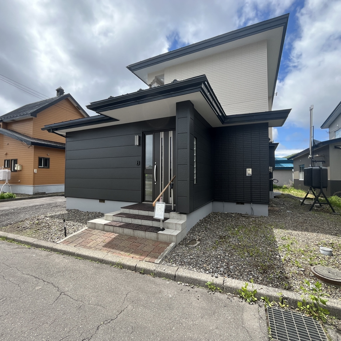 登別市片倉町4丁目8-4　リフォーム済中古住宅の外観パース