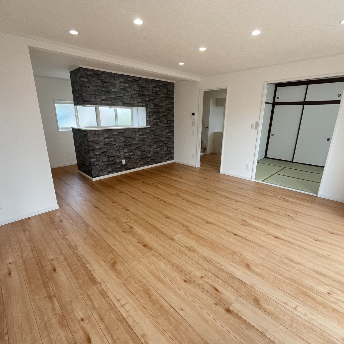 登別市片倉町4丁目8-4　リフォーム済中古住宅の居間・リビング