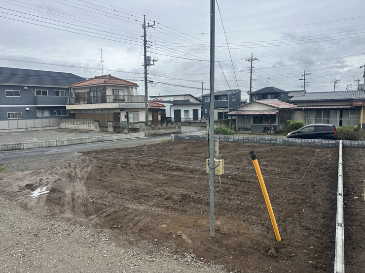 【千代田町舞木全3区画　1号棟　現地写真】
西側公道接道です。お車の出入りは南側の協定道路から行えます。敷地69坪あります。