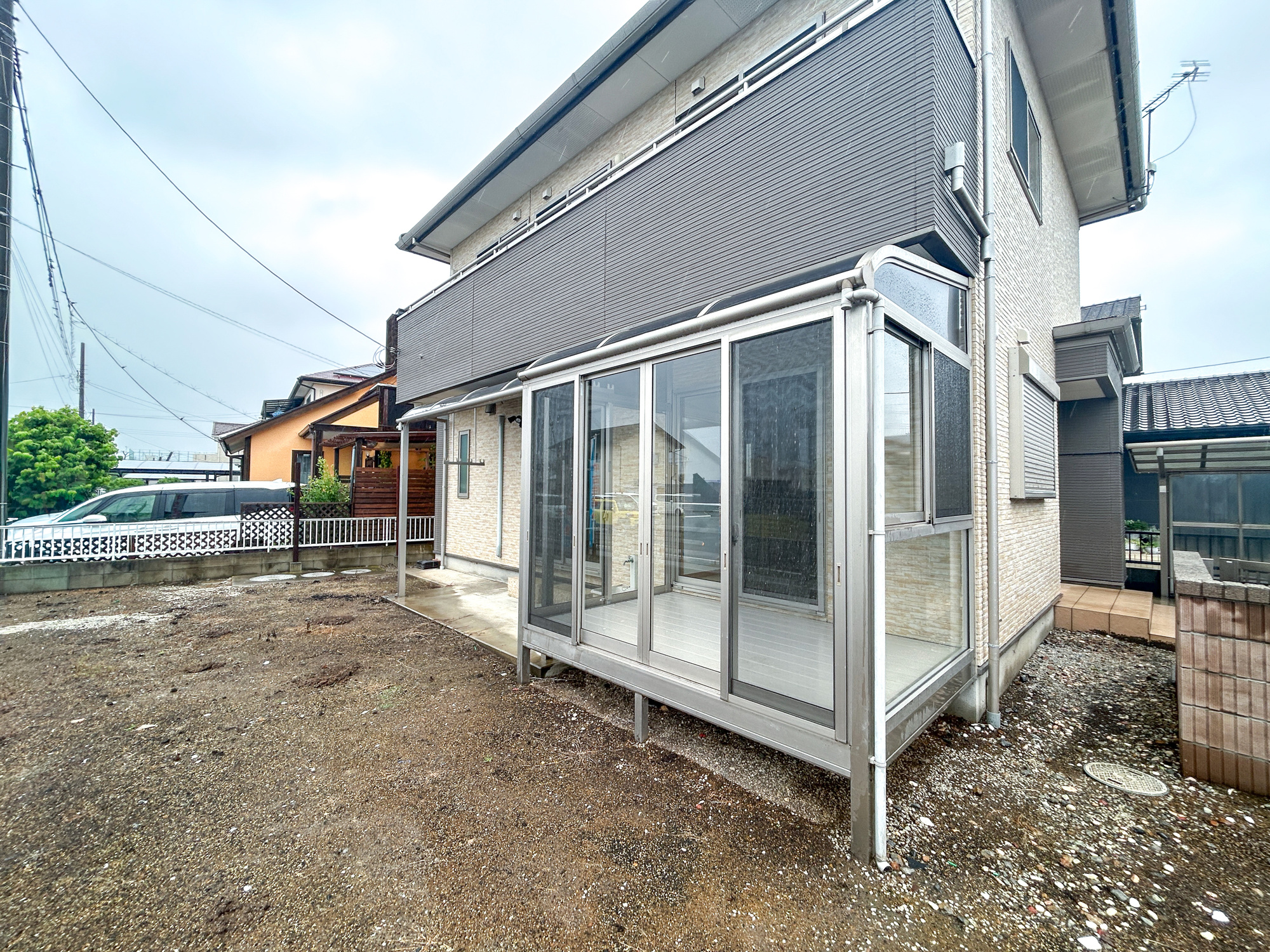 伊勢崎市長沼町　中古住宅のその他|サンルームがあると、天候を気にせず洗濯物を干せるほか、くつろぎスペースとしても活用できます♪