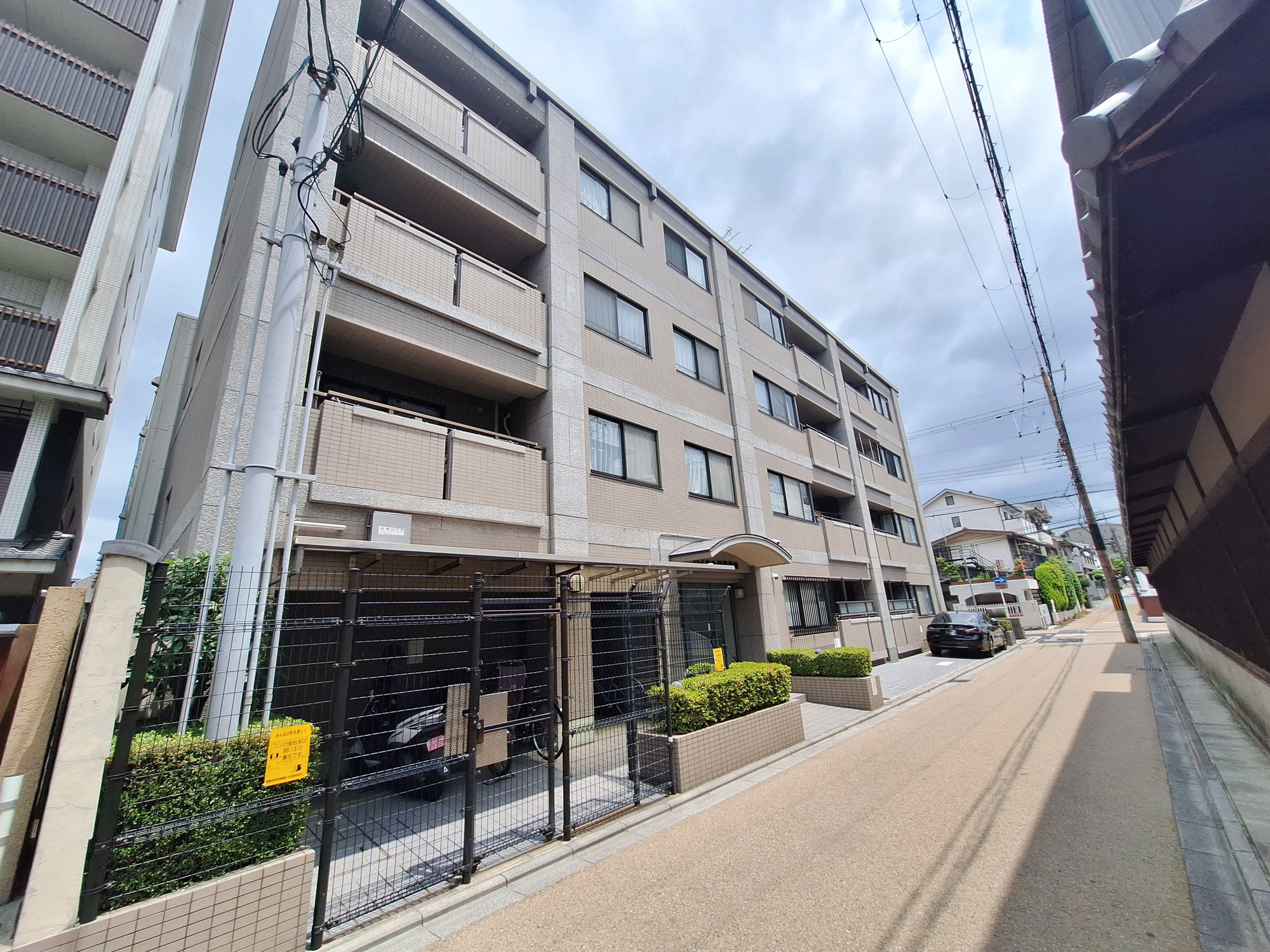 ロイヤル伏見桃山の外観