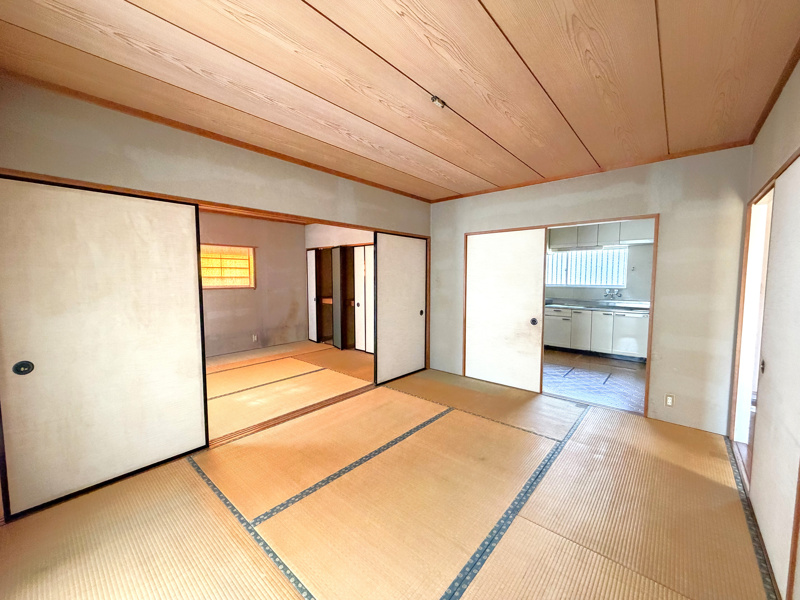 【邑楽郡千代田町福島　中古物件　和室】
中央の6帖の和室です。