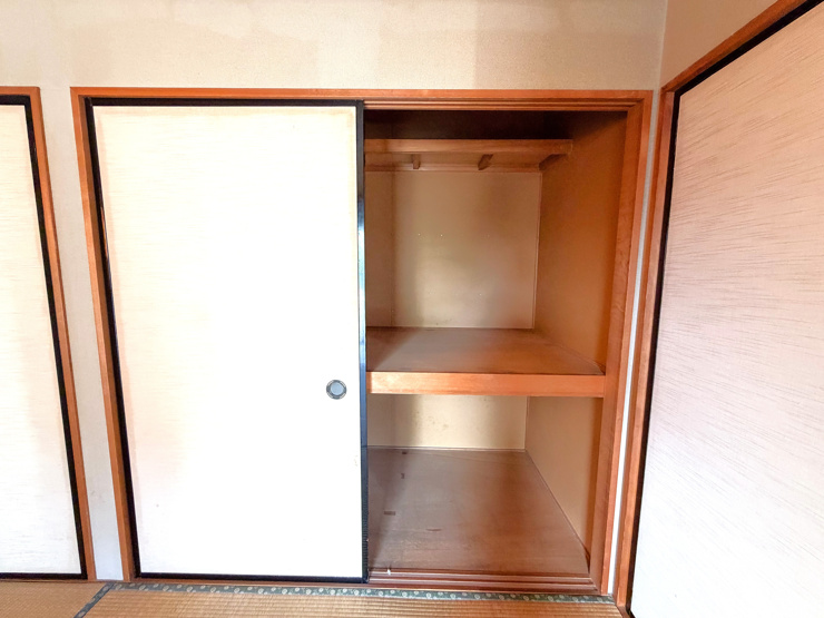 【邑楽郡千代田町福島　中古物件　和室収納】
南西角の6帖の和室の収納です。
