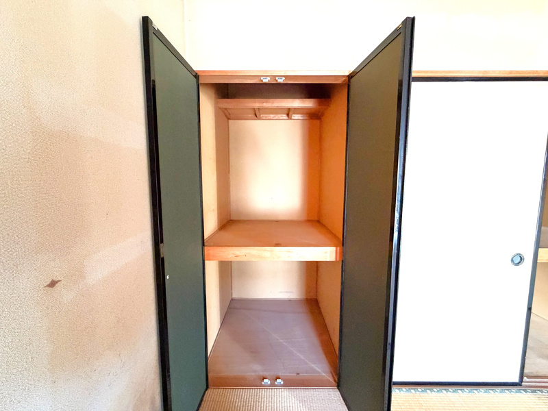【邑楽郡千代田町福島　中古物件　和室収納】
南西角の6帖の和室の収納です。