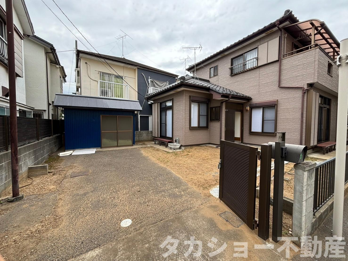 船橋市駿河台2丁目　中古戸建の外観|駐車場は車種によりますが、2台可能です。
