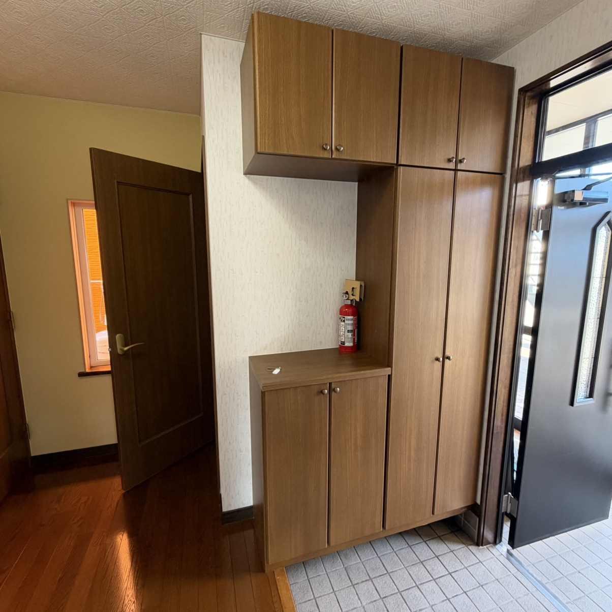 登別市桜木町3丁目22-14　リフォーム済み中古住宅の玄関