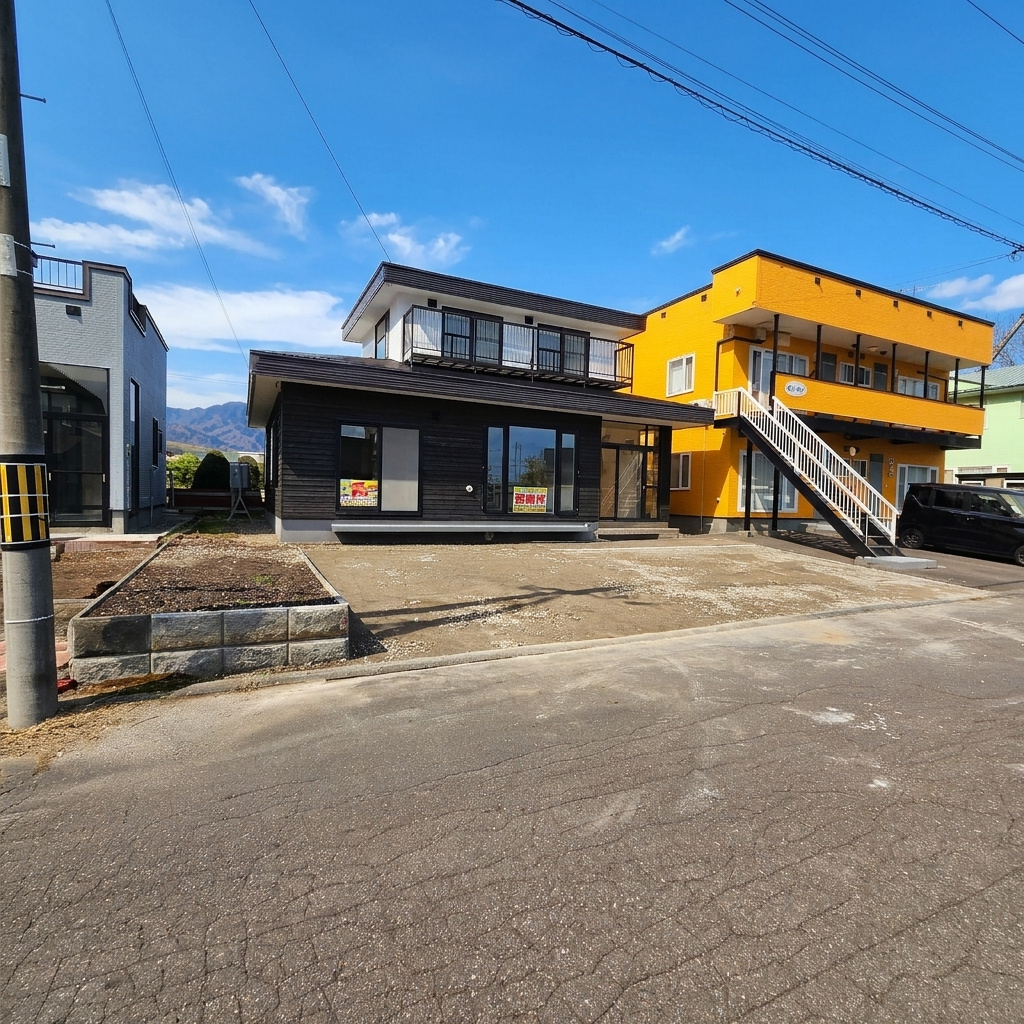 登別市桜木町3丁目22-14　リフォーム済み中古住宅の前面道路含む現地写真