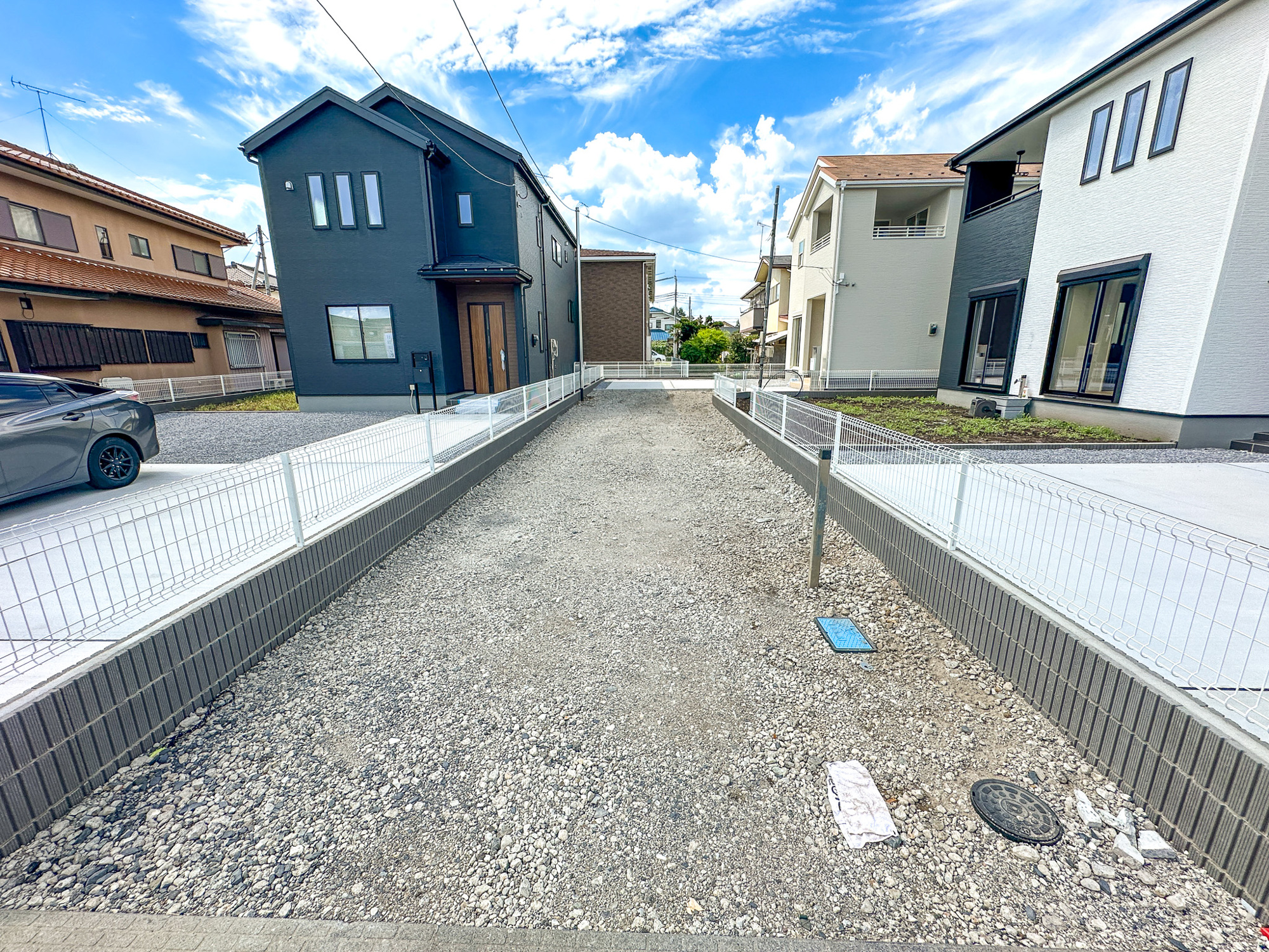 上三川町上三川第１１　新築住宅全３棟の庭|砂利敷きされたお庭はお手入れ不要で維持が楽々♪