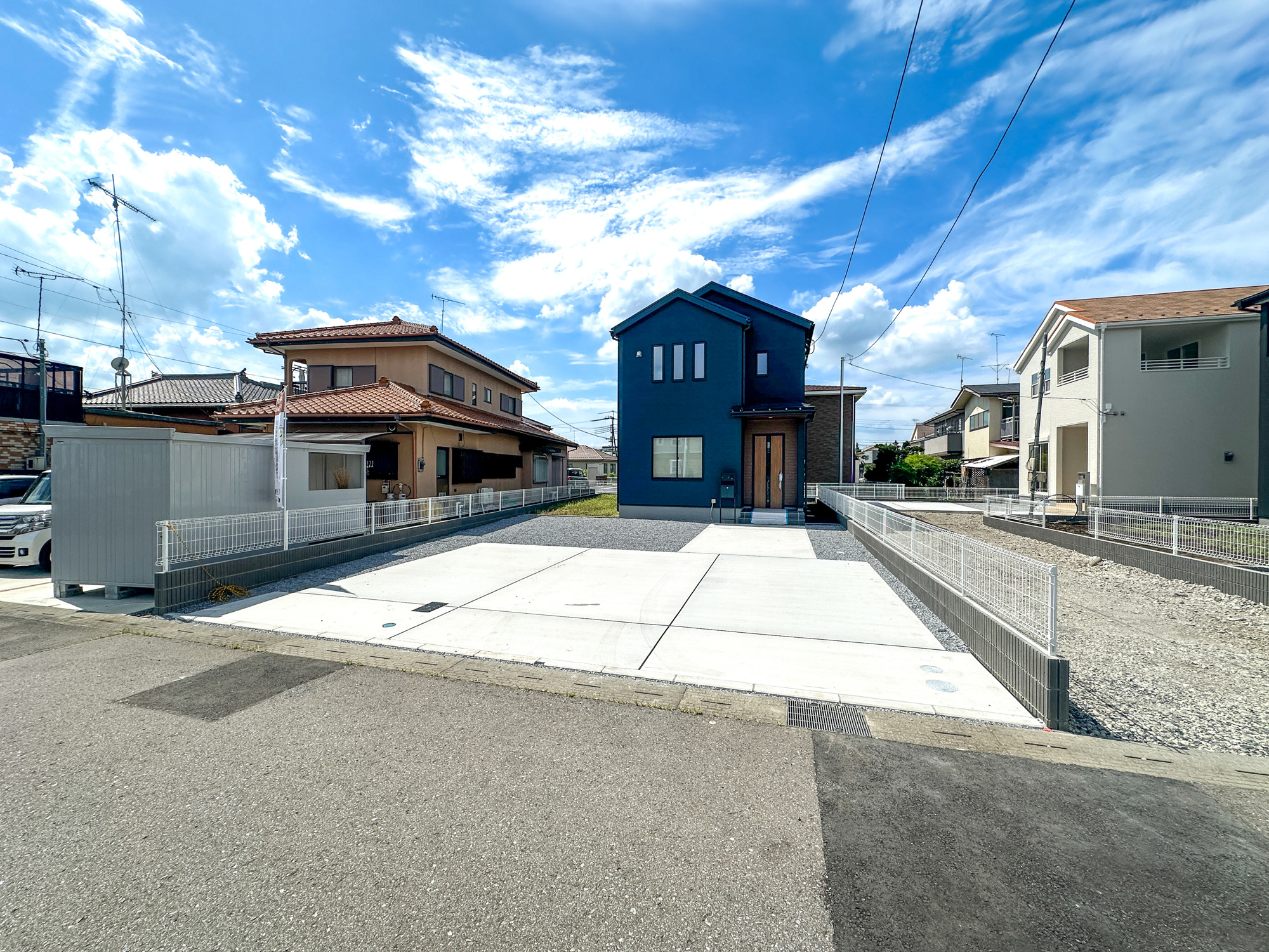 上三川町上三川第１１　新築住宅全３棟の駐車場|車庫土間施工、駐車3台可能です(^^♪