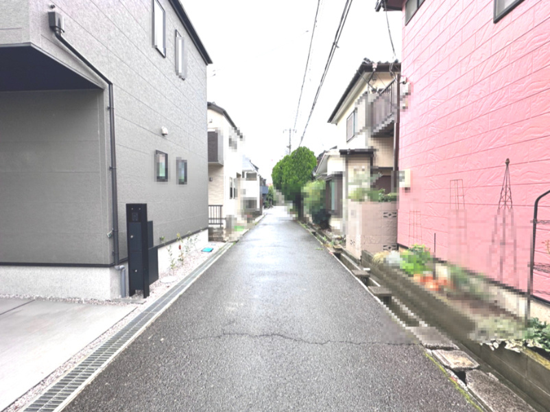 前面道路含む現地写真です