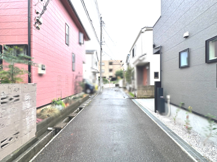 前面道路含む現地写真です