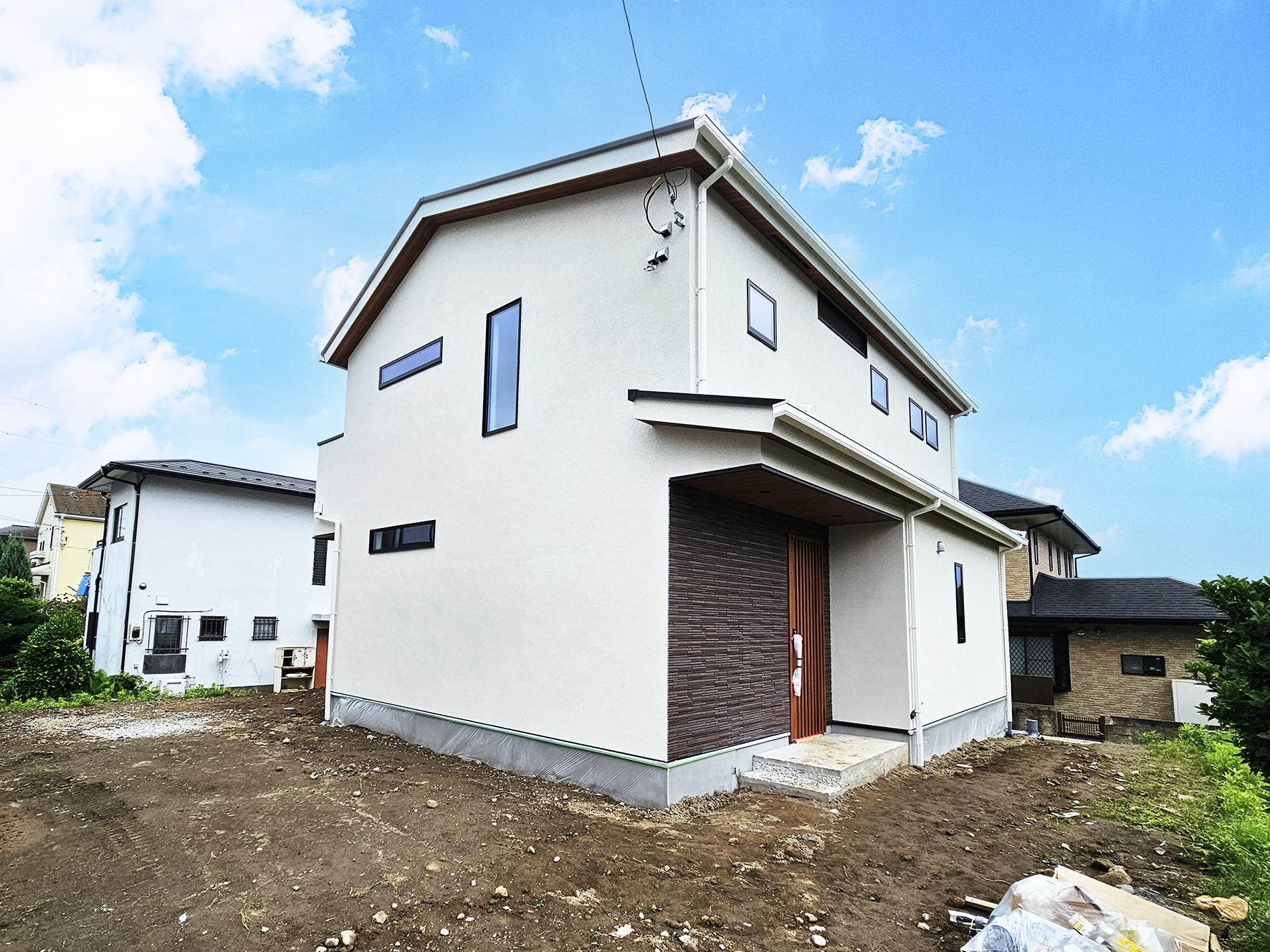 26帖LDK・ツインWIC・全室2面採光で叶う開放的な暮らし～桂台東　新築戸建～の外観|全室2面採光で太陽光に満ちた明るく開放的な新築戸建！子育てにうれしい公園や緑が豊かな住環境です。電動シャッター・電子キー・宅配ボックス付きで防犯面も安心◎