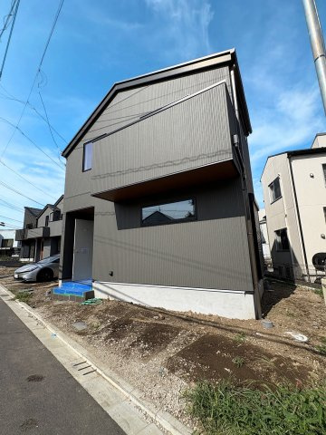 ◆山崎町全８棟開発分譲◆カースペース２台◆３７坪以上◆の前面道路含む現地写真|（8号棟）閑静な住宅地に全８棟の開発分譲地が誕生いたします。カースペース並列・Ｌ字型駐車２～３台駐車可！前面６m道路でお車の出し入れもらくらくです。