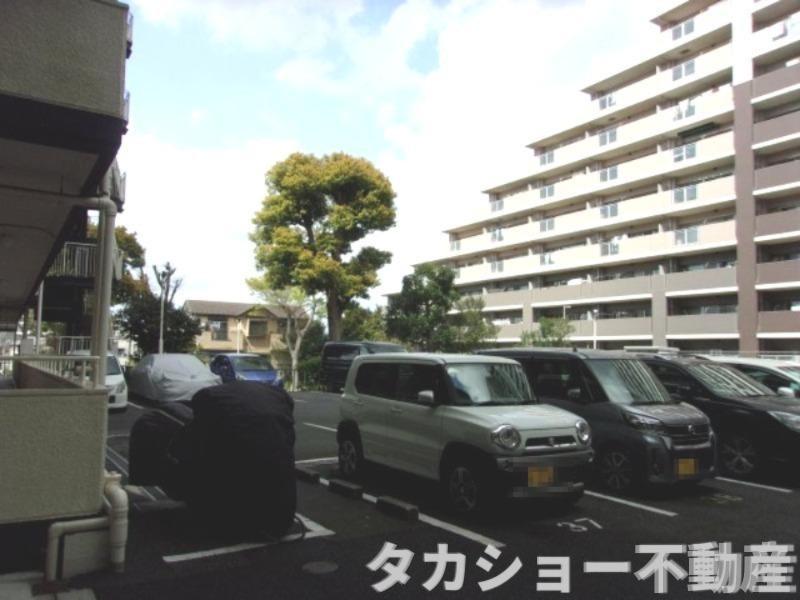 ハイマート西千葉の駐車場