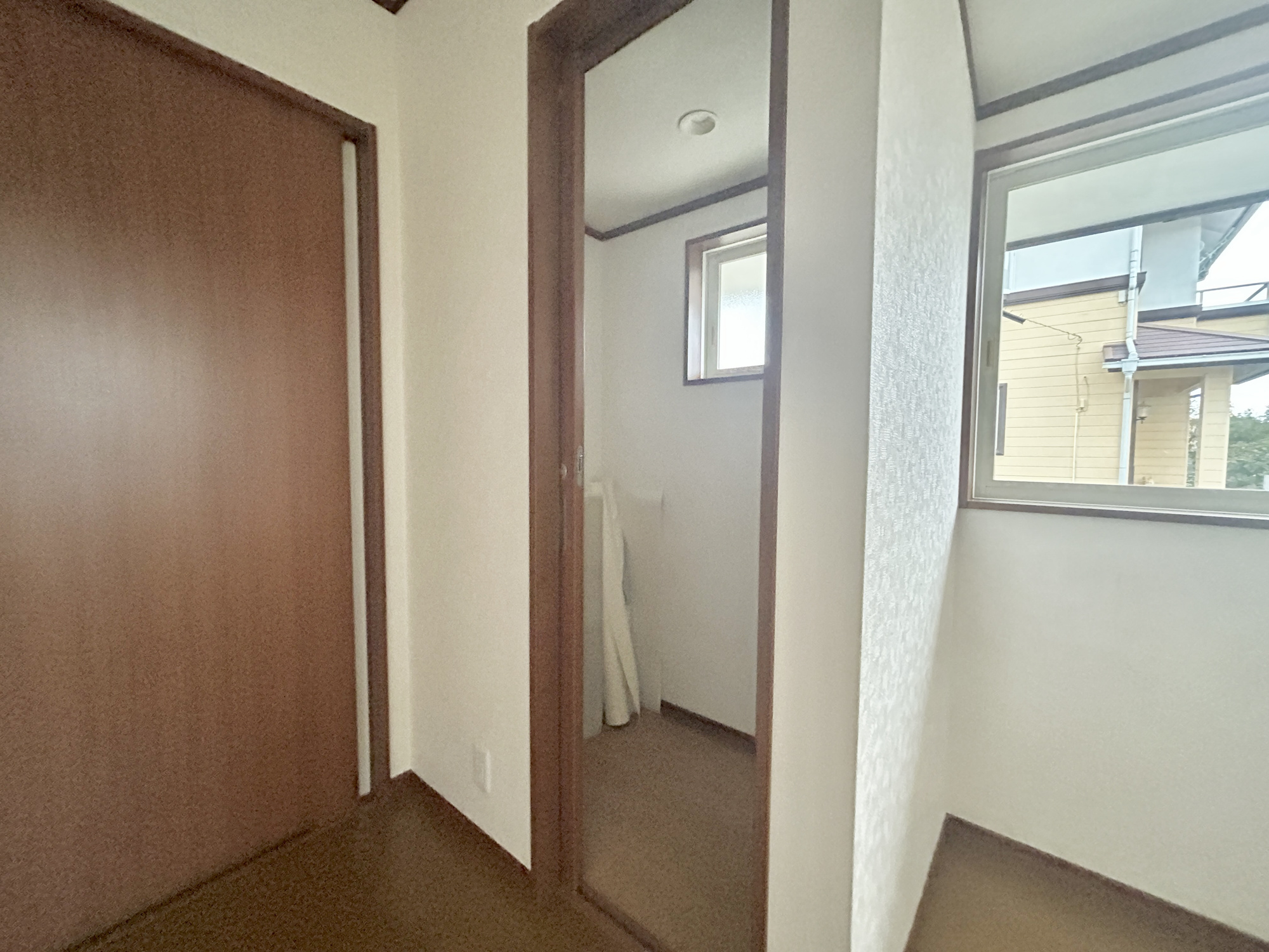 高崎市棟高町1期　中古住宅の収納|お洋服以外にも掃除機やスーツケースなどを一箇所に集約できるのが魅力です♪
収納ケースを置かなくていいのでお部屋の見た目にもスッキリ！