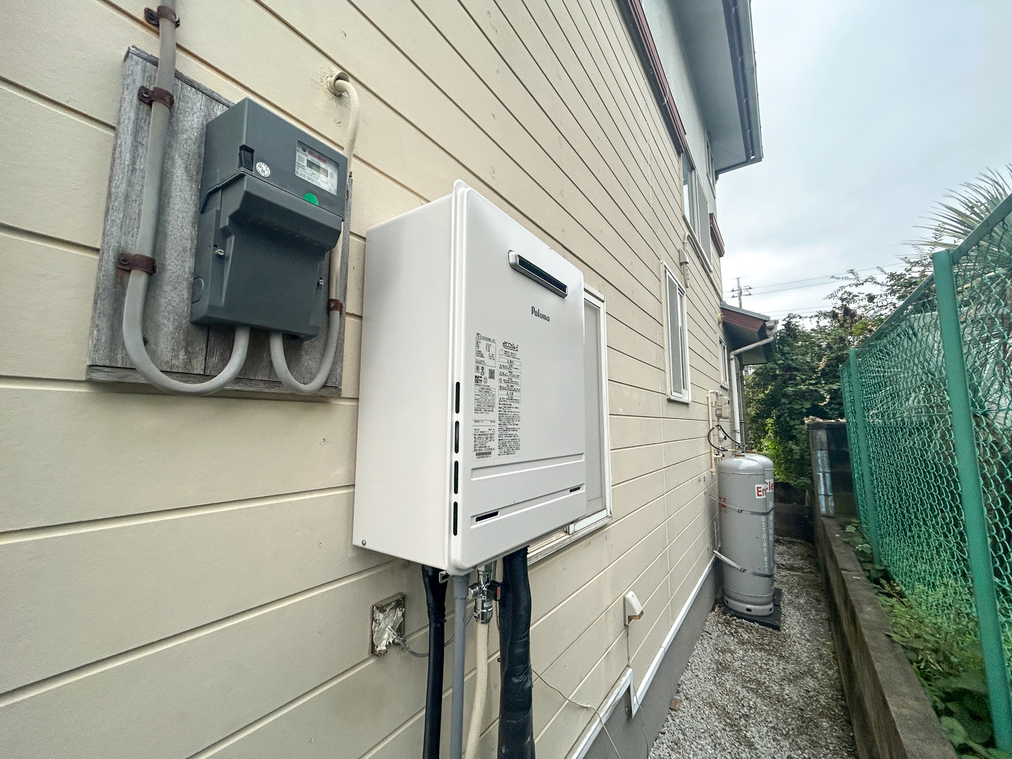 高崎市棟高町1期　中古住宅の発電・温水設備|月々のガス代が優しい高効率給湯器♪