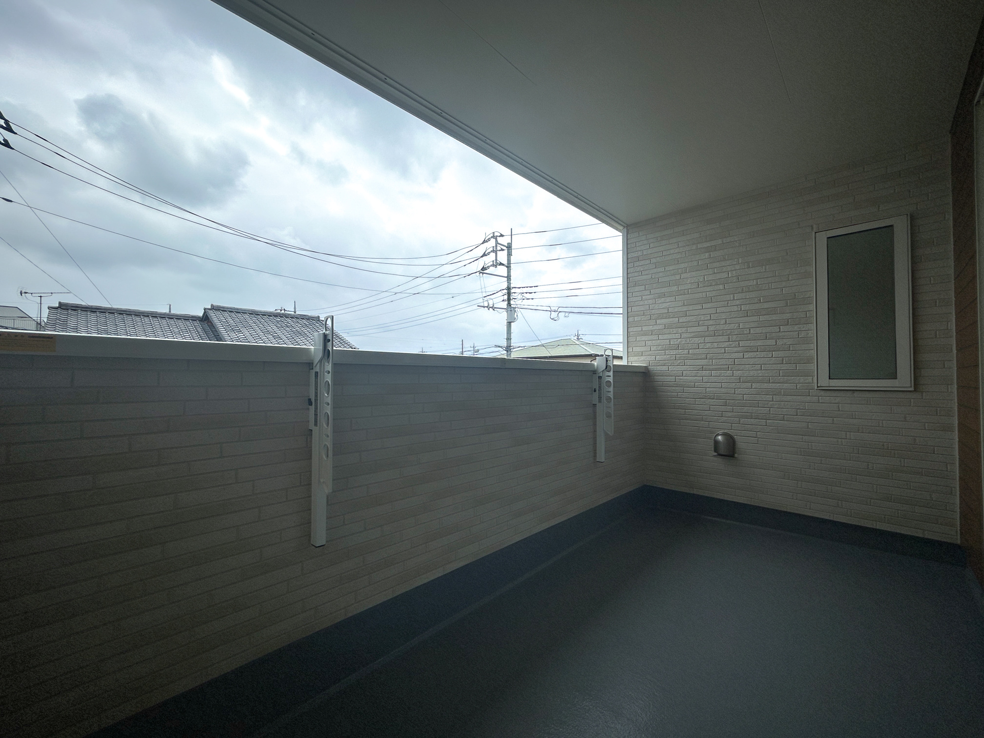 前橋市南町2丁目　新築住宅全1棟のバルコニー|広々としたバルコニー！日々の洗濯物はもちろん、布団などの大物もたくさん干していただけます♪小さなガーデンテーブルセットを置いてお茶会なども素敵ですね☆