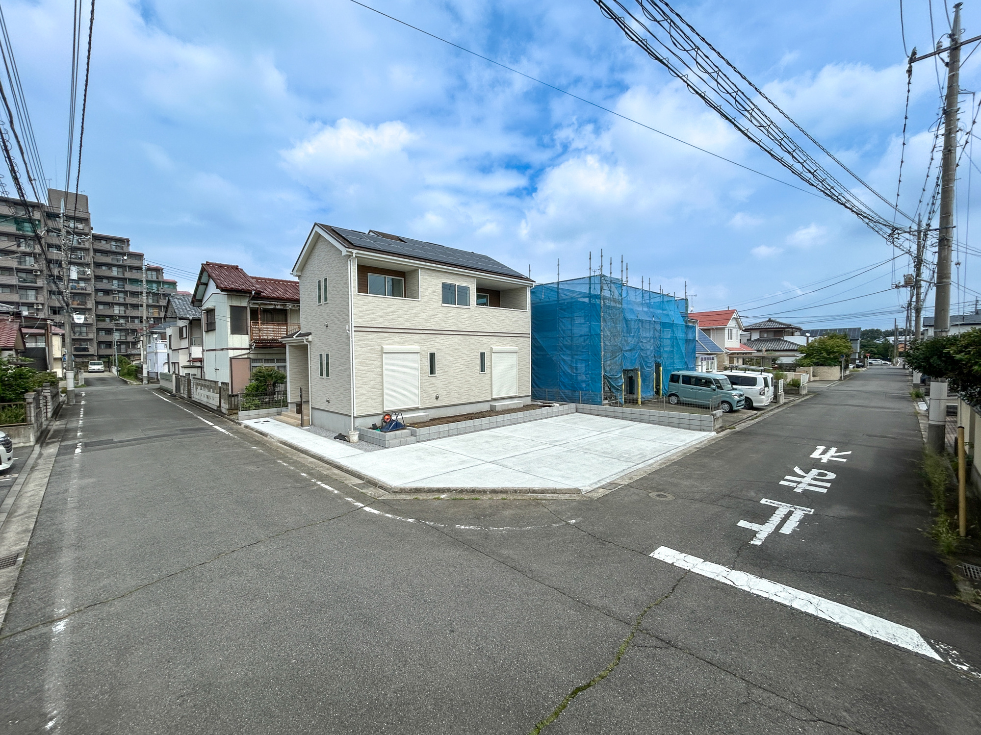 前橋市南町2丁目　新築住宅全1棟の前面道路含む現地写真|閑静な住宅地で子育て家族にピッタリ。毎日のお散歩も快適な緑に恵まれたエリアで、自然に包まれた穏やかな暮らしを実現するための、ゆとりある住環境が整っています。

