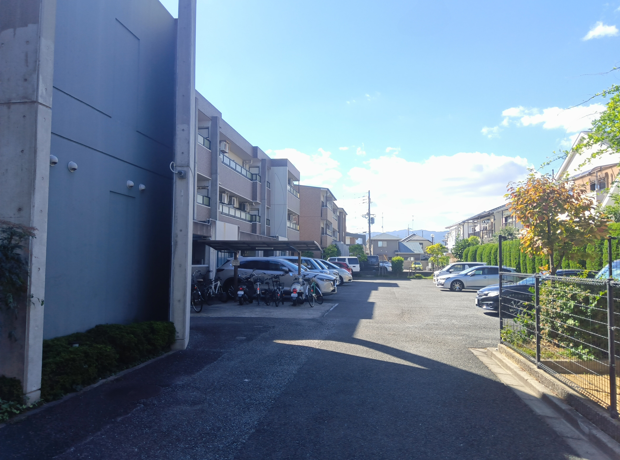 オーケーズ塚口四番館の駐車場|平面式につきハイルーフ車も駐車可