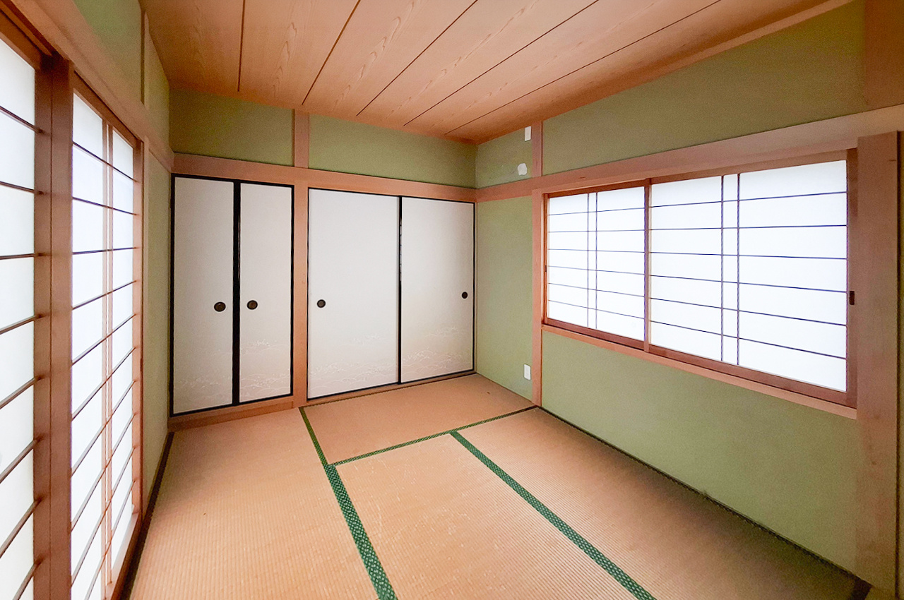 和泉市和気町4丁目の和室|和室：6帖の和室は、LDKとは廊下を挟んだ独立性のある空間です。
