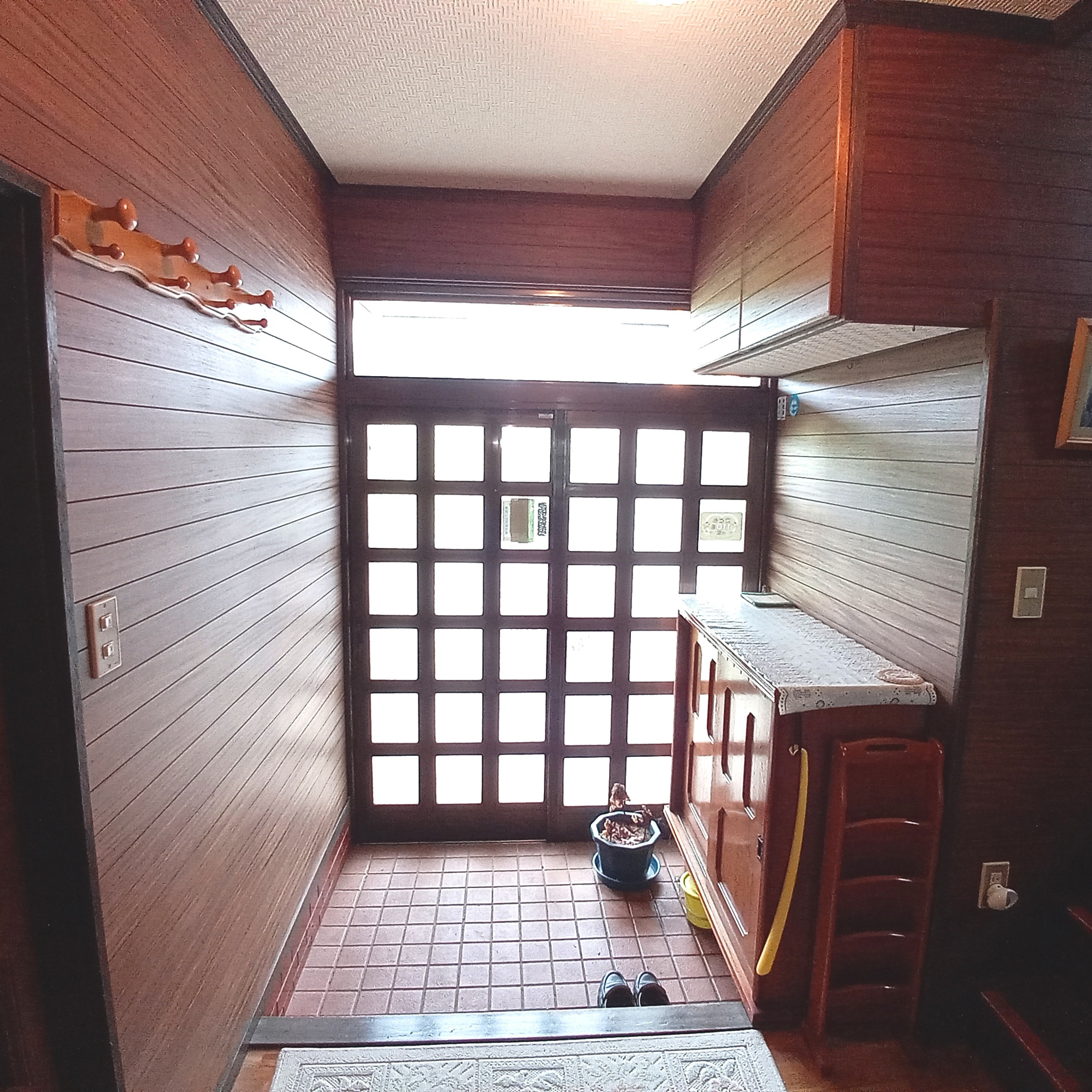 伊達市南黄金町145-104　中古住宅の玄関