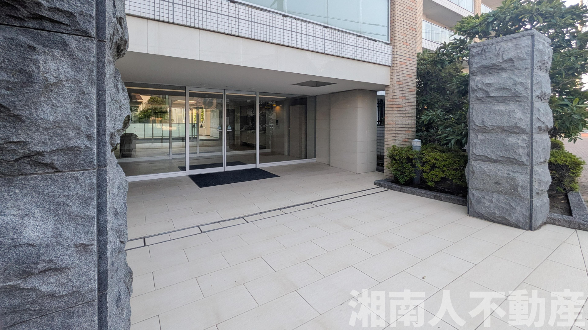 Ｂｒｉｌｌｉａ鵠沼桜が岡のエントランス|清潔なエントランスです