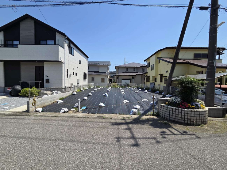 北西から