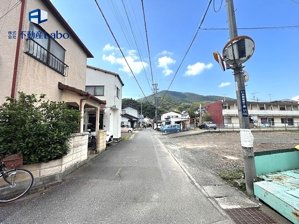 リーブルガーデン　駿河区向敷地4丁目2期　～全2棟～の前面道路含む現地写真|開放感あふれる立地に建築中♪
現地で陽当たりなどもご確認ください♪