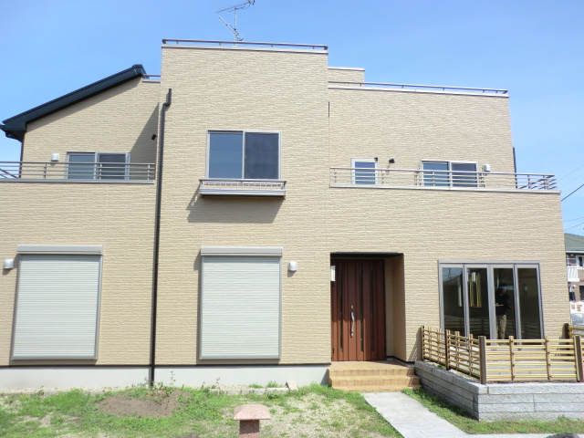 重量感のある大型住宅です。