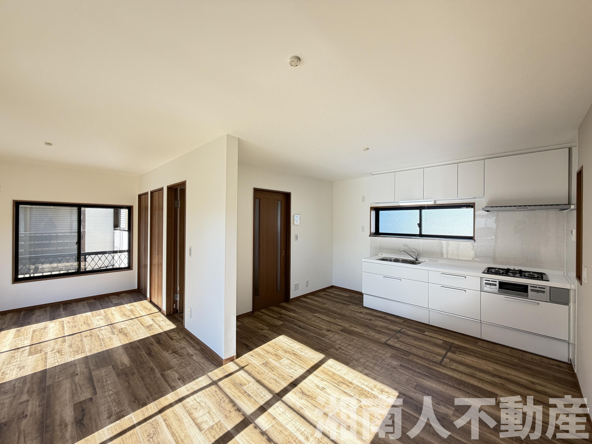 藤沢市下土棚２１６－９戸建の居間・リビング|こちらの居間で趣味の時間をお楽しみください