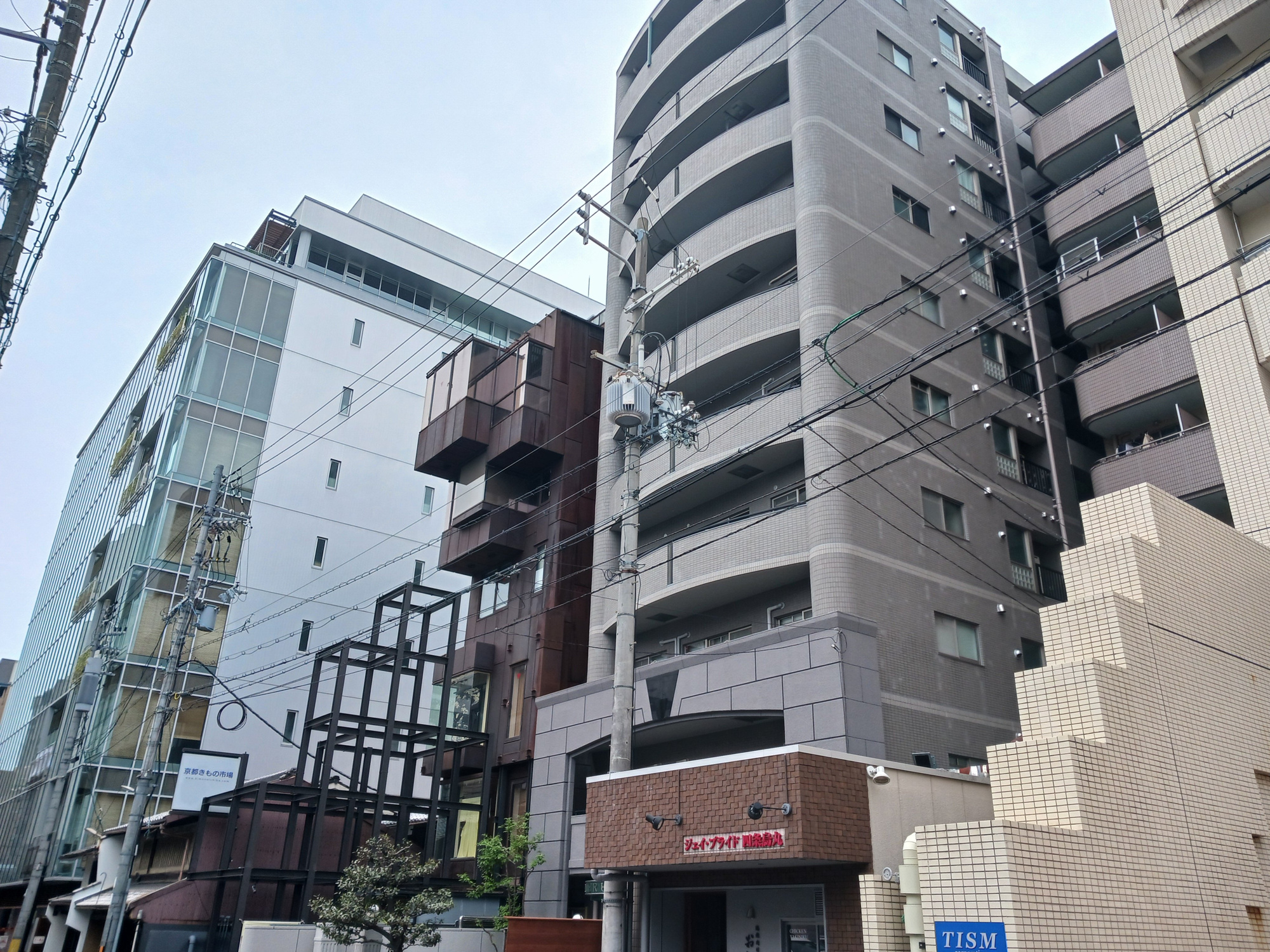 フィエルテ四条烏丸シュッドの外観