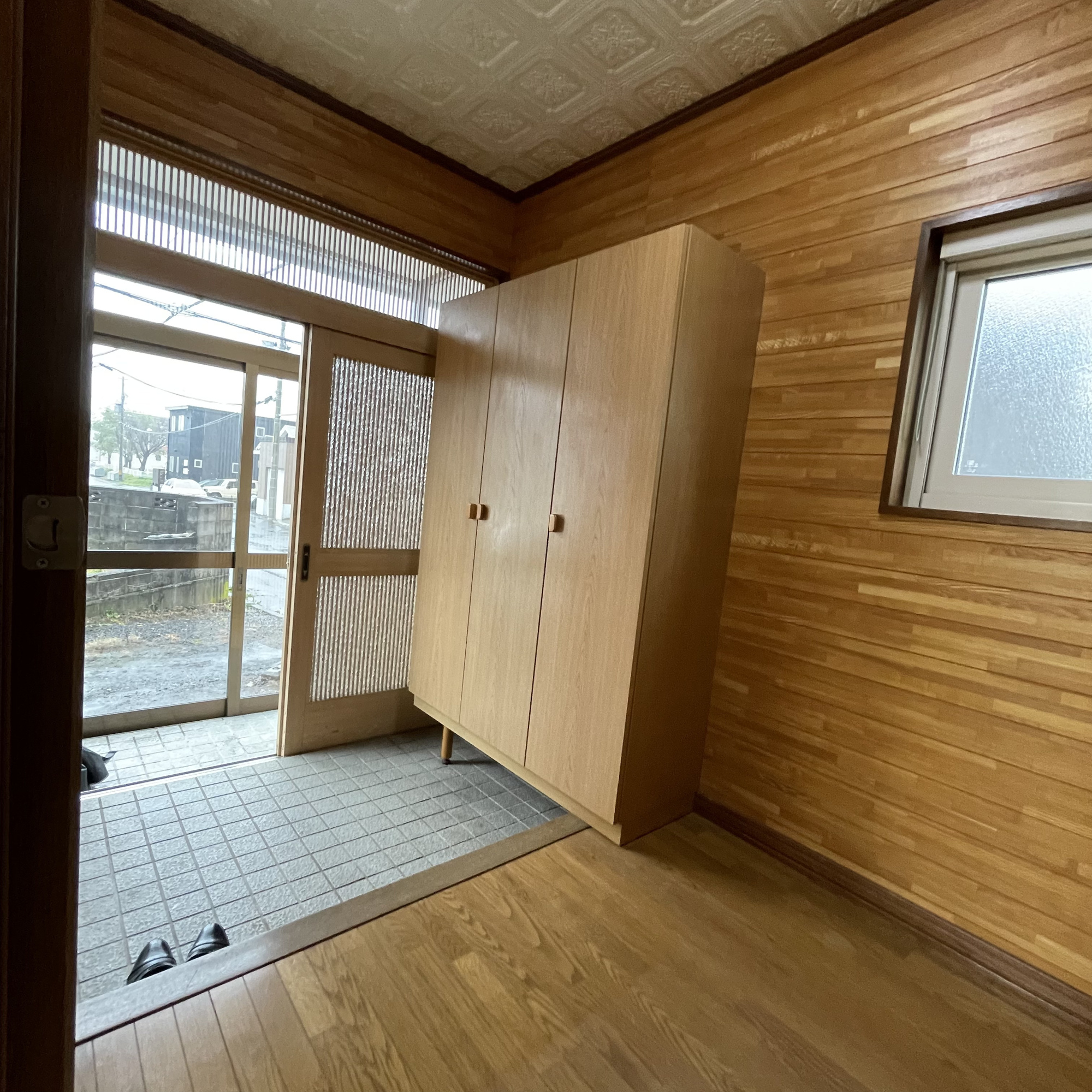 登別市富岸町2丁目41-19　中古住宅の玄関