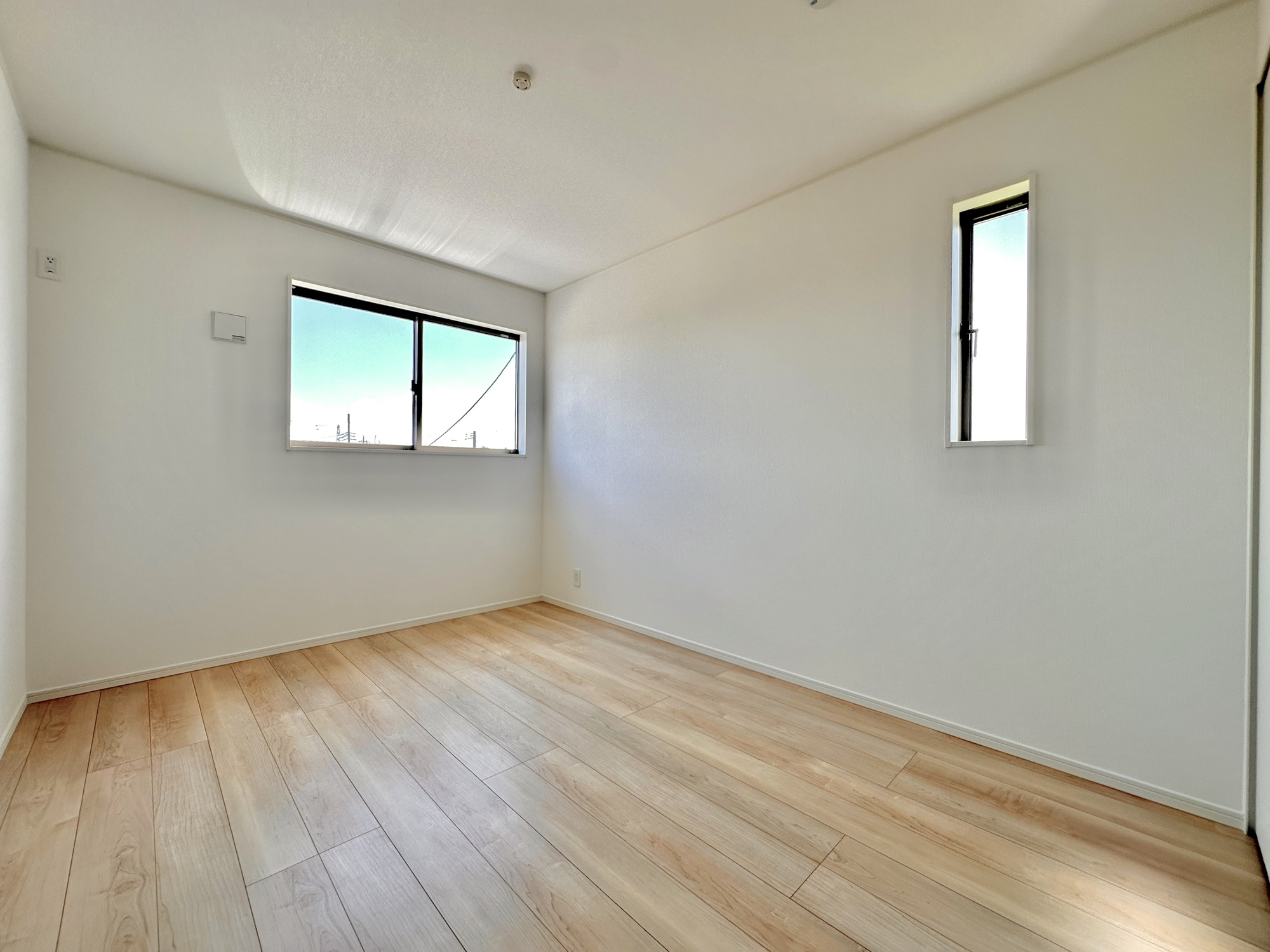 さくら市草川第３　新築住宅全２棟の子供部屋|【同社施工例】通風・採光にも優れ、心地よい光と風があふれています。 贅沢といえるほどの豊かな居住性と、プライドを満たすクオリティが見事に調和した住空間。