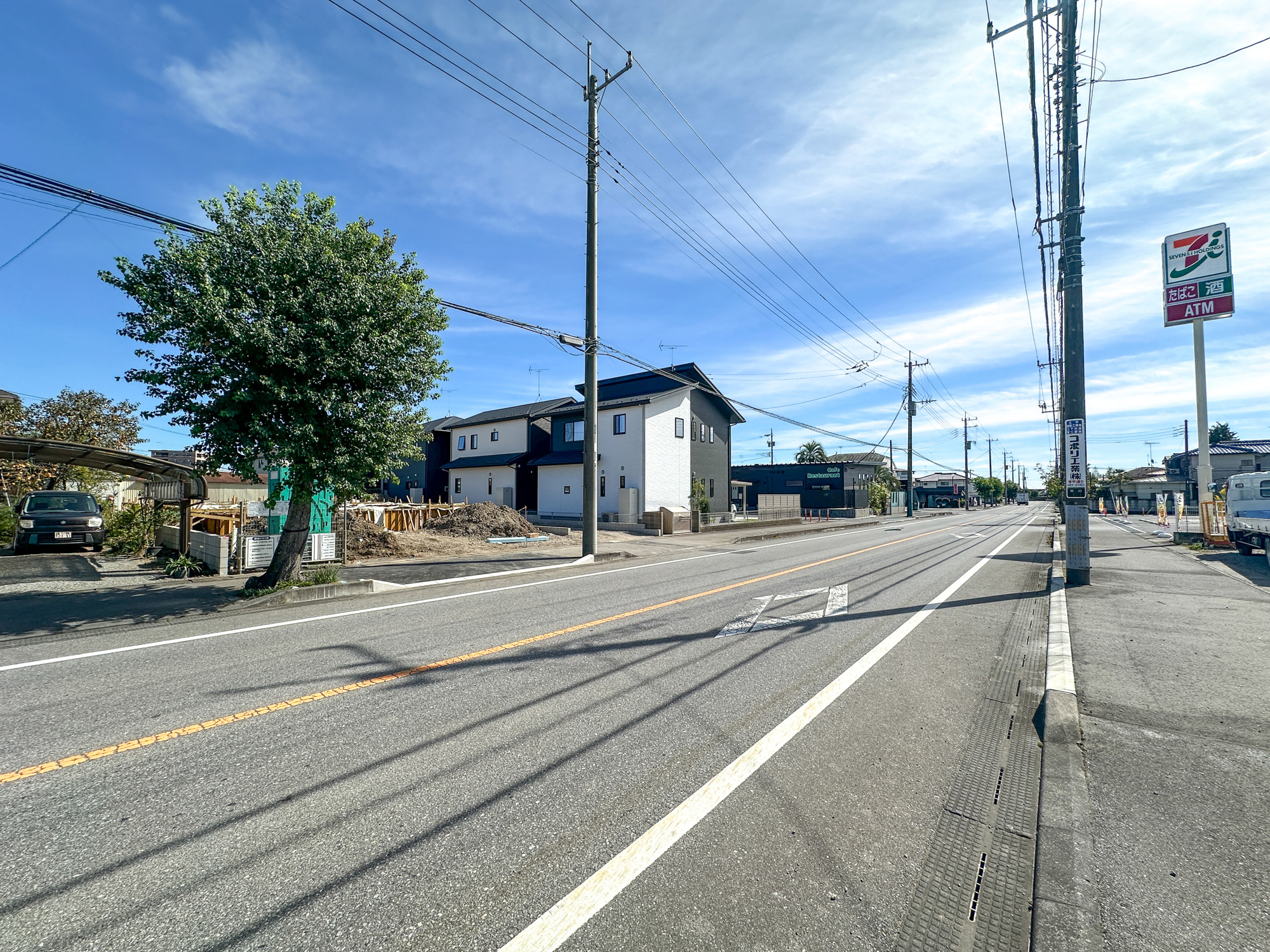さくら市草川第３　新築住宅全２棟の前面道路含む現地写真|閑静な住宅地で子育て家族にピッタリ。毎日のお散歩も快適な緑に恵まれたエリアで、自然に包まれた穏やかな暮らしを実現するための、ゆとりある住環境が整っています。

