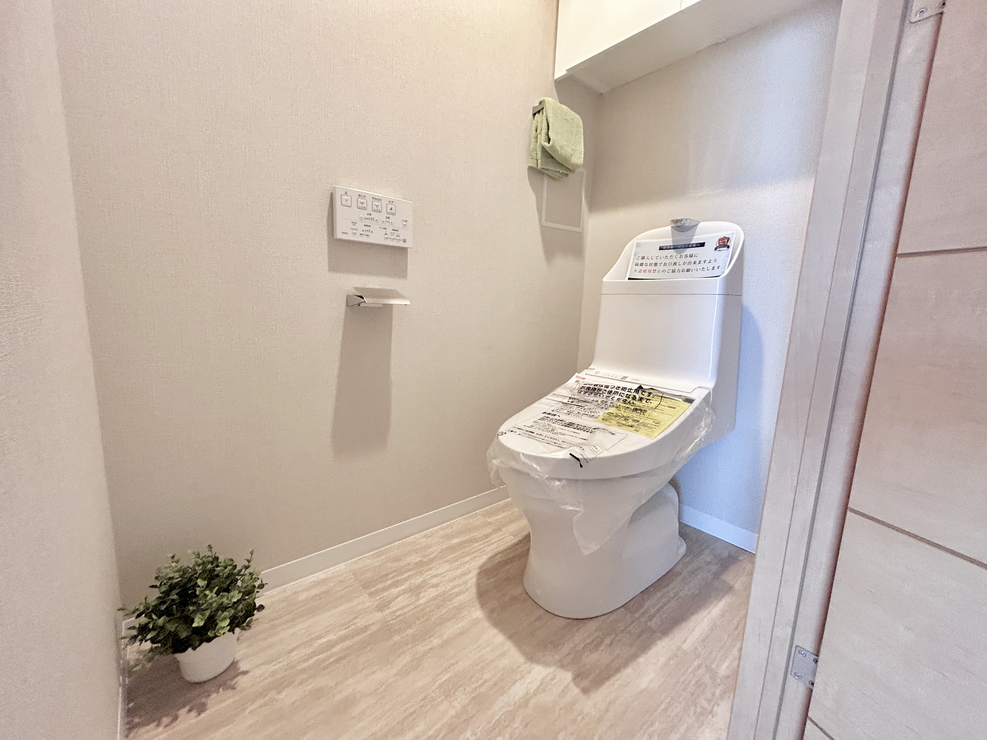 ポレスター前橋本町　中古マンションのトイレ|節水性能の高いトイレはもちろんウォシュレット付き♪便器のフチがないタイプなので、お掃除もサッとひと拭きでOK！