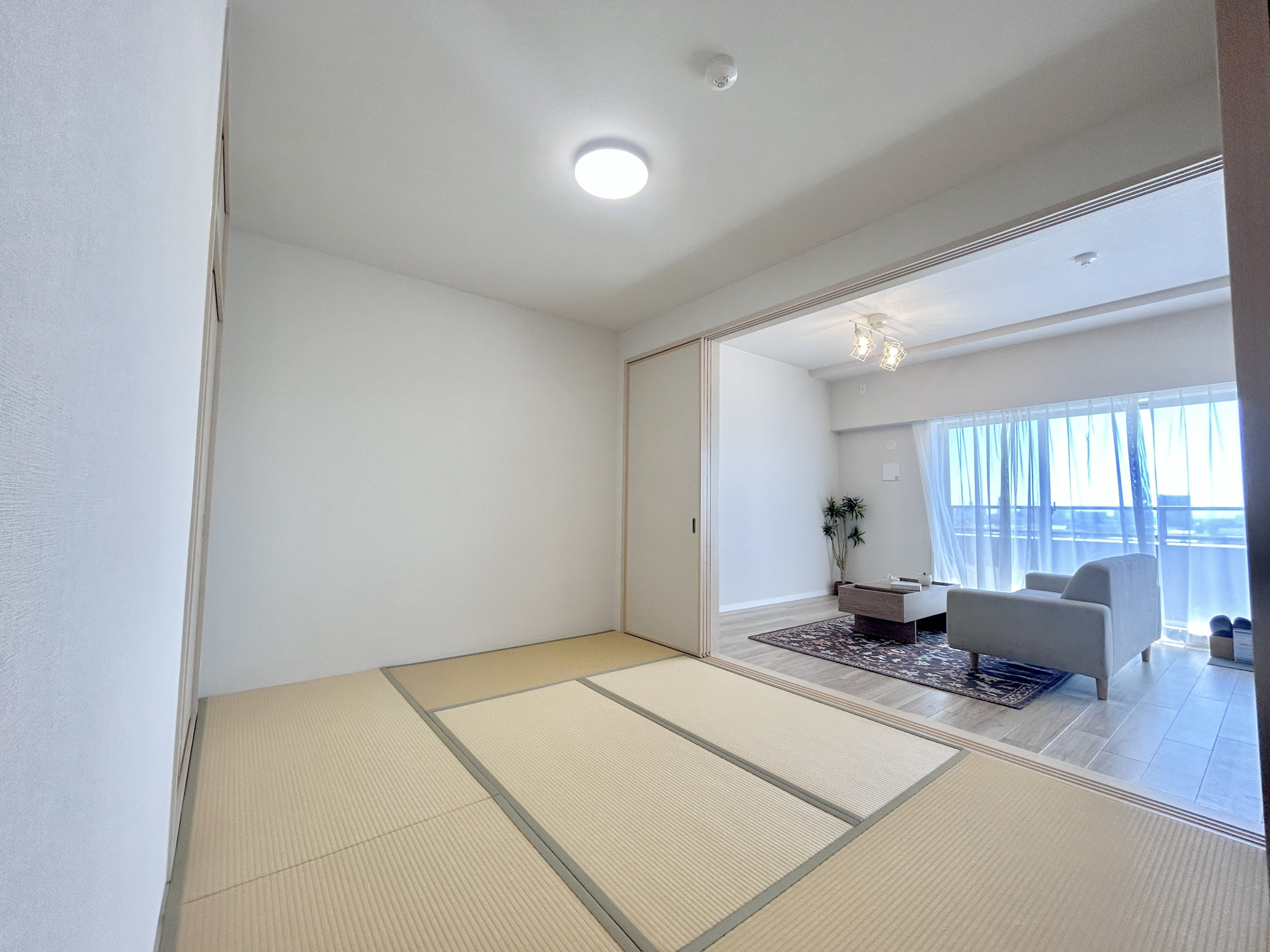 ポレスター前橋本町　中古マンションの和室|LDKと隣接した和室。
リビングから目が届く場所なので、お子様の遊び部屋・お昼寝スペースとして使うのもオススメです♪
