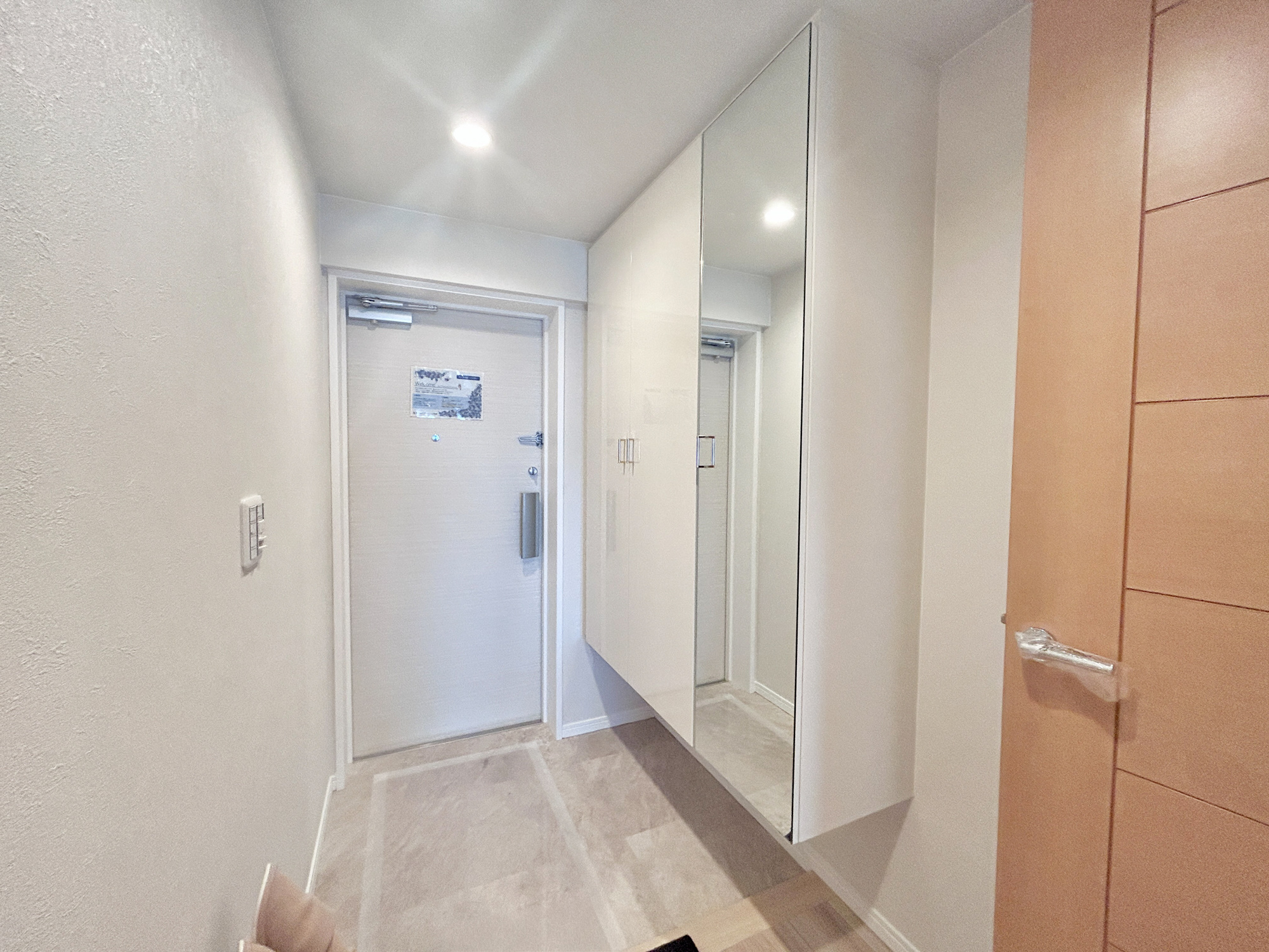 ポレスター前橋本町　中古マンションの内装|住まう人も来客も入った時にワクワクさせてくれるオシャレな玄関♪
収納もたっぷりあるので、靴がたくさんあっても安心！
気持ちの良い朝は、毎日ここからスタートしていきます♪
