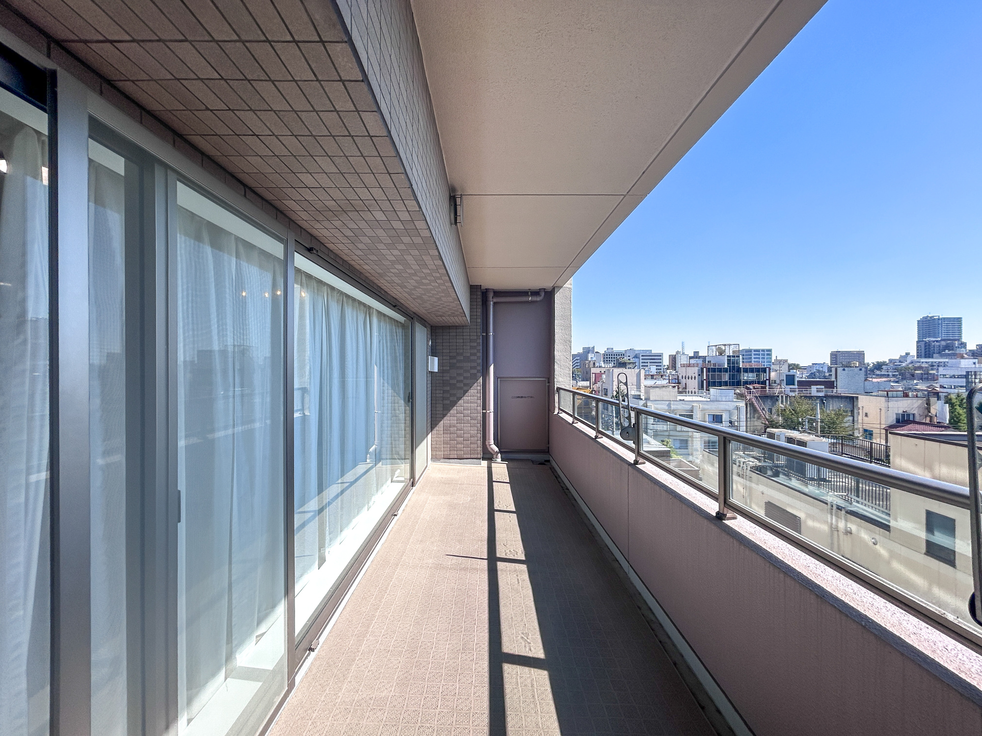 ポレスター前橋本町　中古マンションのバルコニー|奥行きのあるバルコニー！日々の洗濯物はもちろん、布団などの大物もたくさん干していただけます♪

