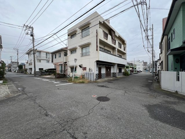 平塚わかばマンションの外観|三階建てのマンションになります。