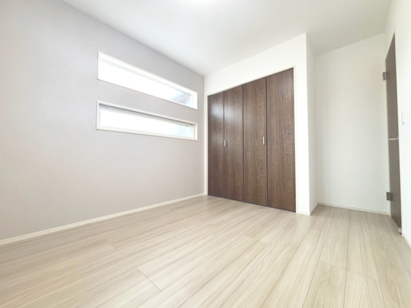 ＷＩＣでお部屋の中をすっきり片付けられます！お洒落なご夫婦のお洋服もしっかり収納できる広さを確保しております。
