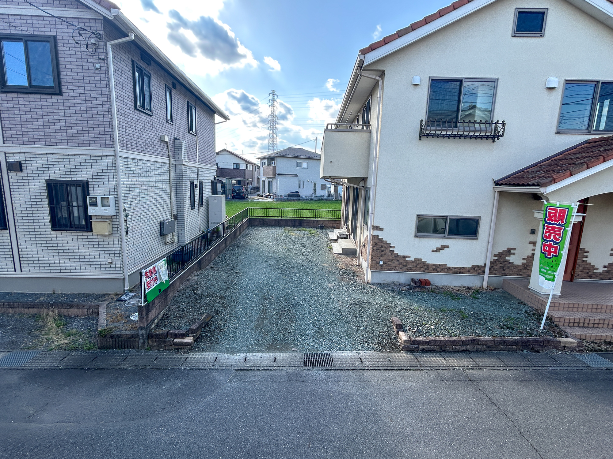 前橋市箱田町　中古住宅の駐車場|砂利が施工してあるのでお手入れ不要です♪