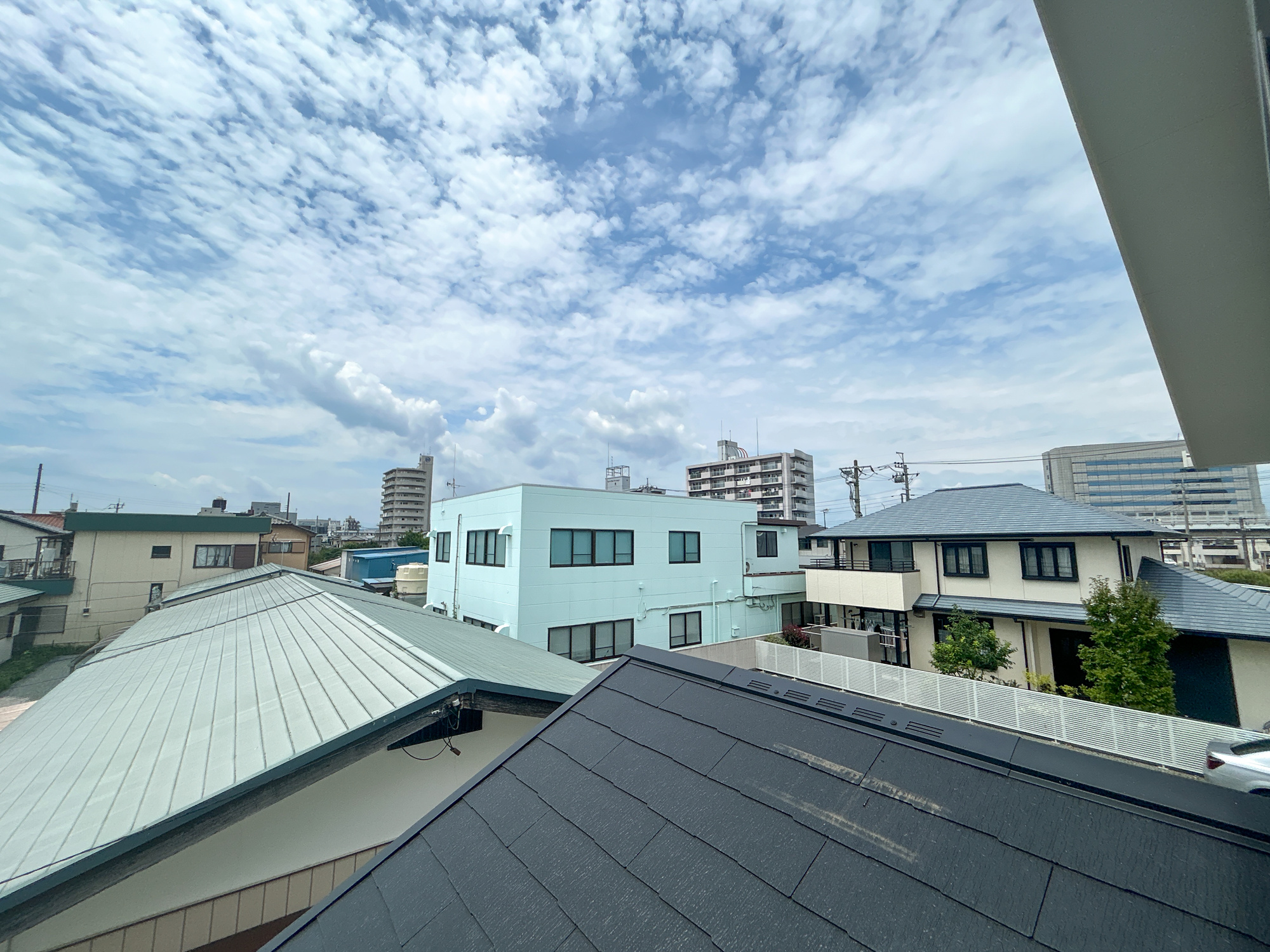前橋市大友町第6期　新築住宅全3棟の展望|低層の一戸建てを中心とした街並みが整然と続き、周辺は高い建物が建っていないので、採光や開放性に恵まれ、空が広く緑の多い閑静な趣を感じる環境です。