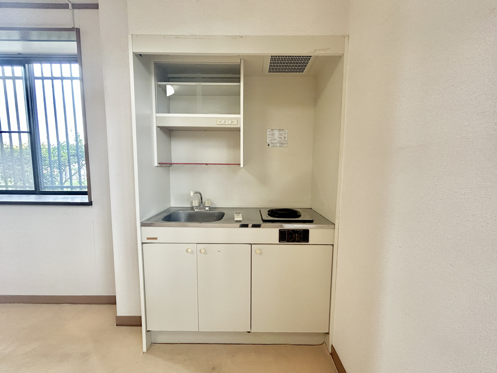 渋川市半田　中古住宅のキッチン|1階洋室にはキッチンが設置されています♪