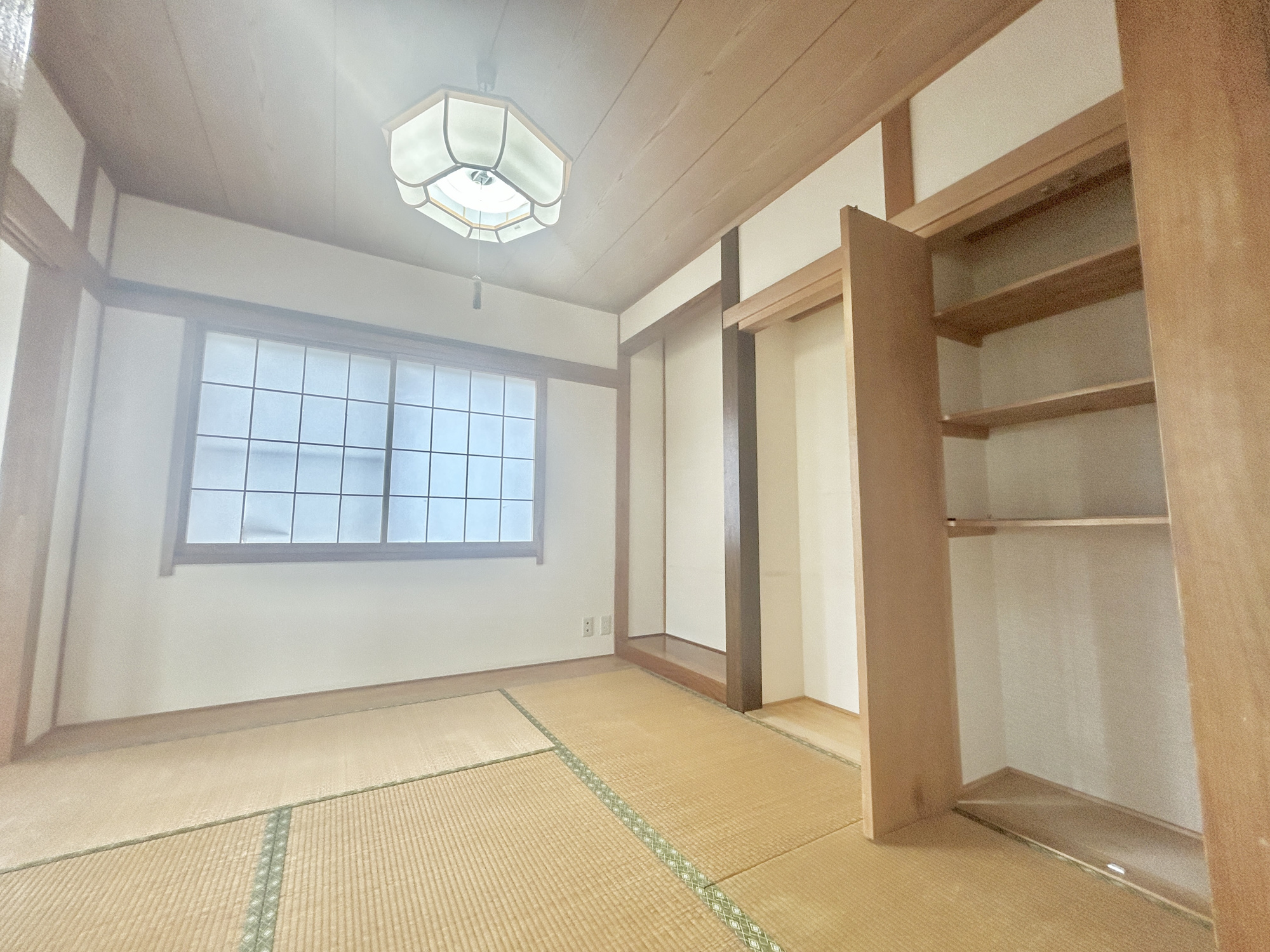 渋川市半田　中古住宅の和室|2階和室。畳があることにより客間や落ち着いた空間になります。