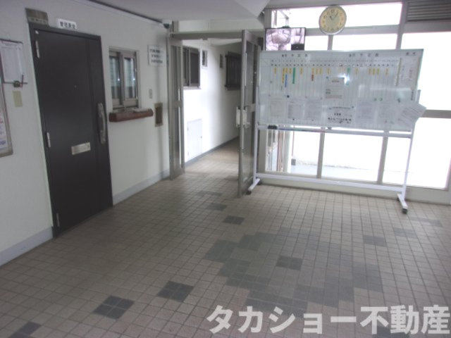 西千葉ハイツのエントランス
