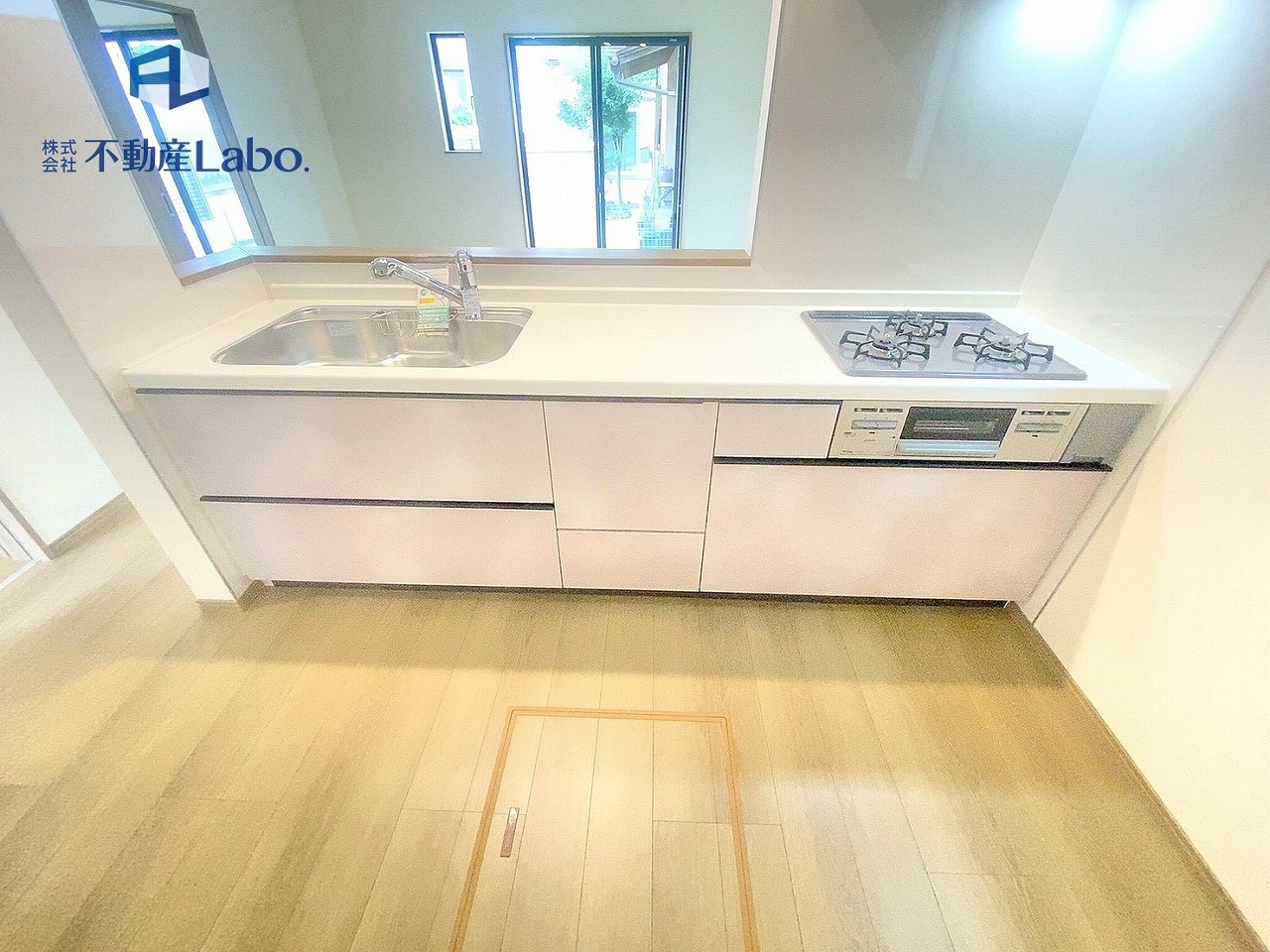 ハートフルタウン　清水町長沢643番　～全2棟～のキッチン|●キッチン● 人気の対面式キッチン♪おご家族との会話やリビング全体の様子も見えて安心♪キッチン横幅は2.5ｍ以上あり調理スペースやシンクも広くお料理がしやすいキッチンとなっています♪
