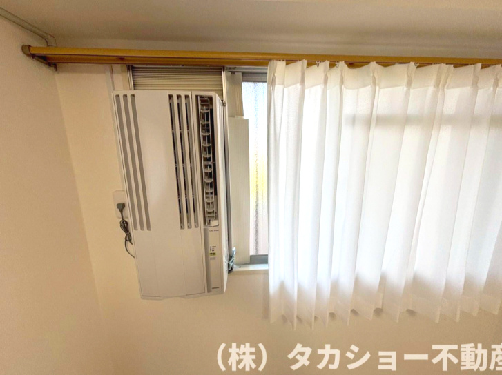 ハイマート稲毛　A棟の洋室|廊下側の洋室には窓付けタイプのエアコンが設置しております。
