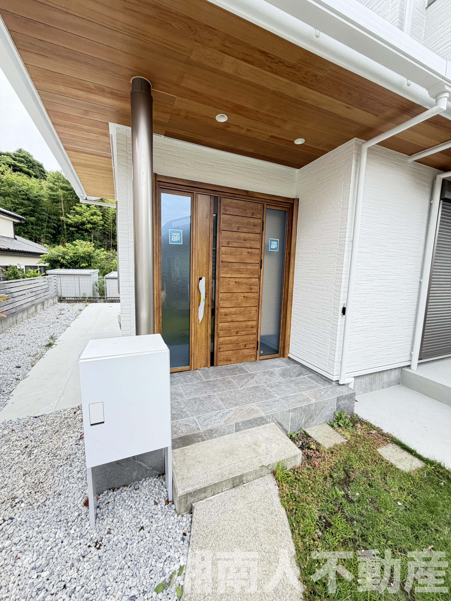葉山町一色８２１－８戸建の玄関|ゆったりとした玄関です