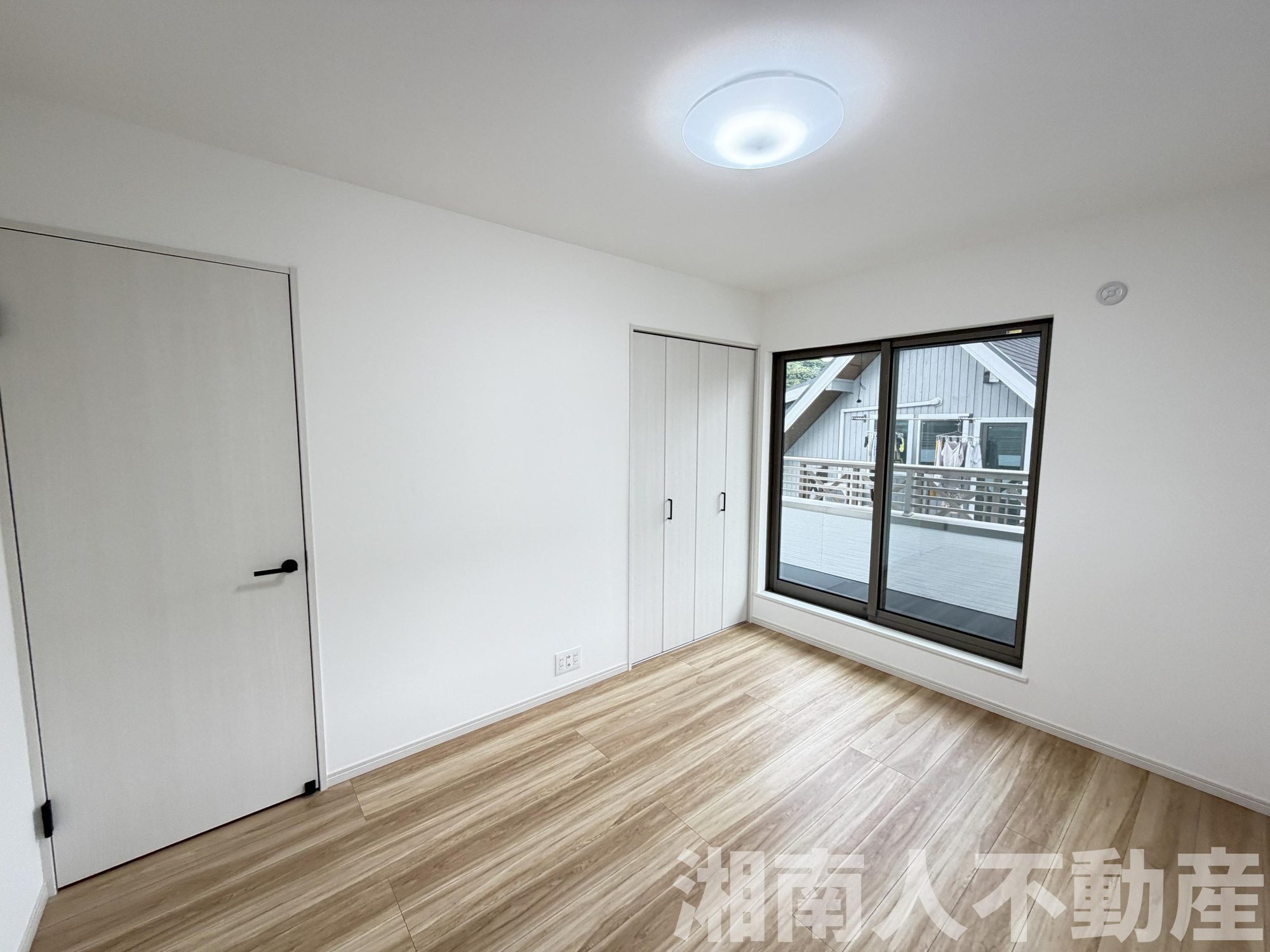 葉山町一色８２１－８戸建の洋室|落ち着いた色調の洋室です